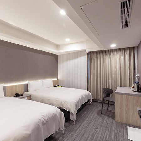 Kiwi Express Hotel - Zhongqing Taichung Buitenkant foto